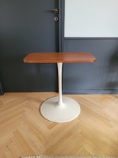 Table pivotante pied tulipe