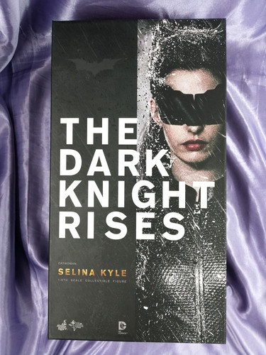 Hot toys catwoman selina kyle - catwoman,