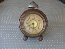 Réveil en bois à cloche mouvement mécanique à réparer vintage complet d'origine.