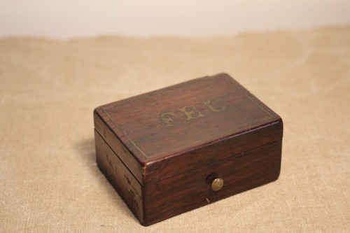 Ancienne petite boîte