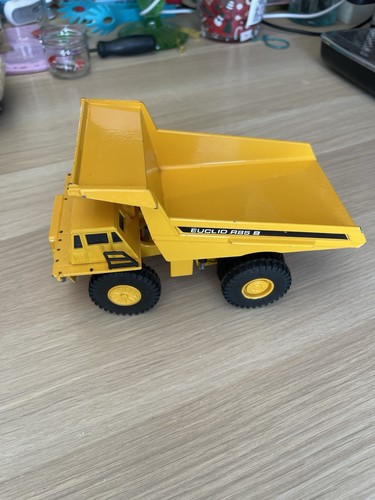 Engin chantier camion - de, scale