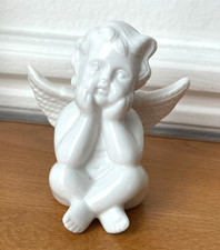 Ange Angelot Assis pensif