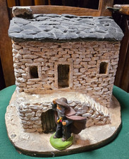 maison de creche + 1 santon