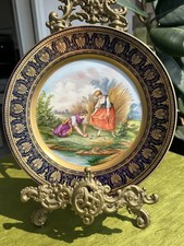 Magnifique assiette de SEVRES de 1876 en  très bon état.