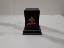 socle en bois noir satiné