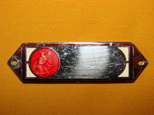 Ancien badge émaillé rouge
