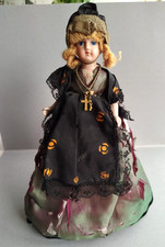 Poupée ancienne en porcelaine,  folklorique région Savoie, tête, buste et bras