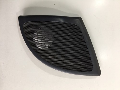 Grille haut parleur avant - haut,
