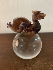 Dragon sur boule en cristal