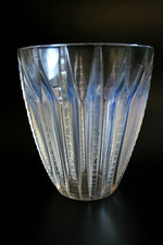 VASE EN VERRE OPALESCENT RENE