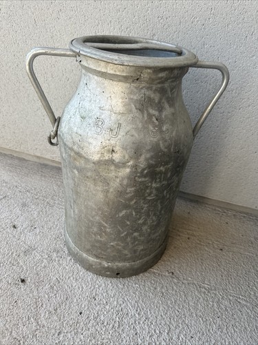 Ancien grand bidon lait - (n3),