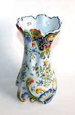 DESVRES FOURMAINTRAUX COURQUIN VASE en FAIENCE EMAILLÉE DECOR FLEUR, SIGNÉ, XIXe
