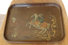 Ancien  PLATEAU de Service - En Bois ? dessin de chevalier - TETE DE LION