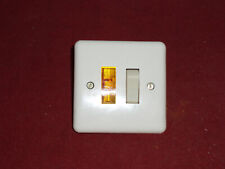 Interrupteur Va et Vient à voyant (vendu avec) modèle Neptune Legrand réf: 80162