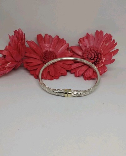 Bracelet jonc taillé - jonc, mains