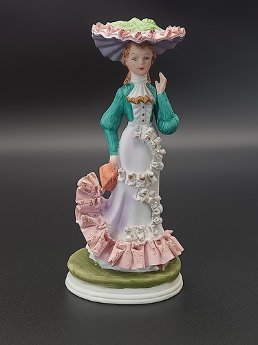 Statuette figurine élégante