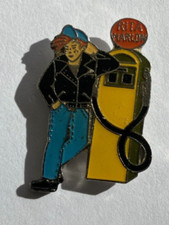 67 - Pin's POMPE A ESSENCE VINTAGE - RITA MARLOW MODE FASHION