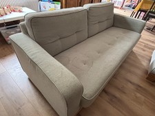 Paire de canapés 3 places tissu gris, structure bois bon état, coussins usés. 