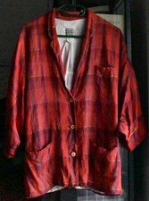 Veste à carreaux fond rouge