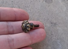 PETITE POIGNÉE ANCIENNE bouton, bronze ou laiton D=1,4cm meubles poupée  N86D