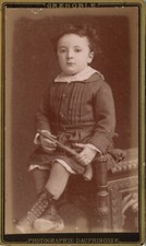 CDV PETIT GARÇON ENFANT POSANT AVEC UN PISTOLET À PISTON vers 1880 GRENOBLE