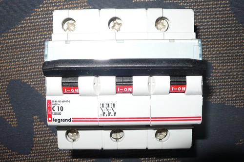 Disjoncteur triphase 10a - triphase,