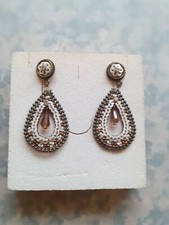 Belles boucles d'oreilles pour oreilles percées "Confetti" de marque SATELLITE 