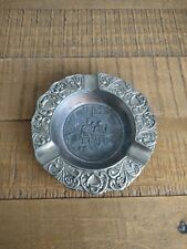 Ancien Cendrier En Métal - Scène Familiale avec un Chien 