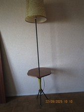 ANCIEN LAMPADAIRE DES ANNEE 50 AVEC TABLETTE