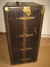Ancienne Malle Cabine de Voyage OSHKOSH Trunks Company  USA