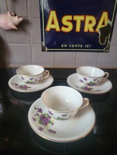 3 TASSES ET SOUCOUPES FLEURIES