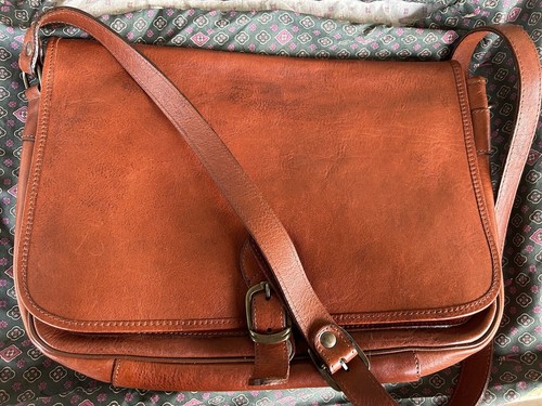 Magnifique besace tout cuir - tout,