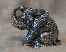 Eléphant en étain argenté