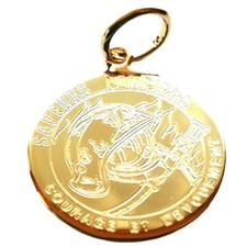 superbe médaille plaquée or garantie 10 ans + casque pompier + prénom au revers