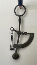 ANCIENNE PETITE BALANCE OU PESON PESE LETTRE EN METAL