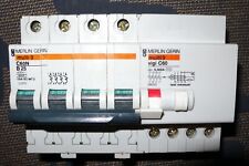 DISJONCTEUR DIFFERENTIEL TETRAPOLAIRE 25A 300mA COURBE B TRIPHASE+N MERLIN GERIN