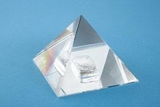 PYRAMIDE DITE CRISTAL DE VERRE