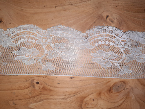 Ancienne dentelle puy - du,