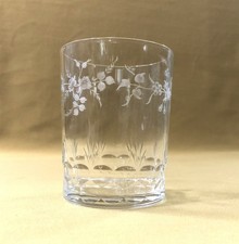 ancien verre / gobelet en cristal signé BACCARAT taille 10742 décor floral 8,8cm