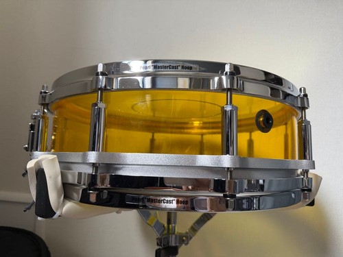 Caisse claire acrylique jaune