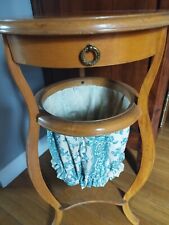Ancienne Table d'appoint Guéridon Travailleuse avec Panier Couture et tiroir 