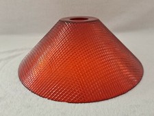 belle ancienne suspension  abat jour verre moulé rouge typique des années 80 