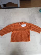 Pull robe orange 3 ans 100 % acrylique noté Hisky devant. Fermeture avec bouton