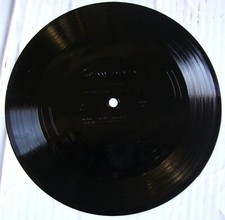 JOHNNY HALLYDAY vous parle de sa collection rare 33 t 17 cm disque souple