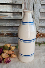 ANCIENNE BOUTEILLE EN TERRE CUITE EMAILLE BLANC ET RAYURES BLEUS