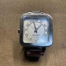 Montre-bracelet blanche pour