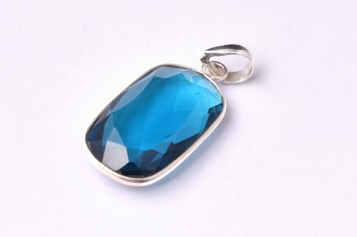 Pendentif femme belle - , fille