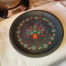 Assiette en bois peinte décor
