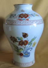 Vase en porcelaine décor de