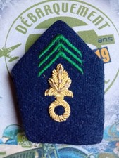 Patte de col brodée canetille